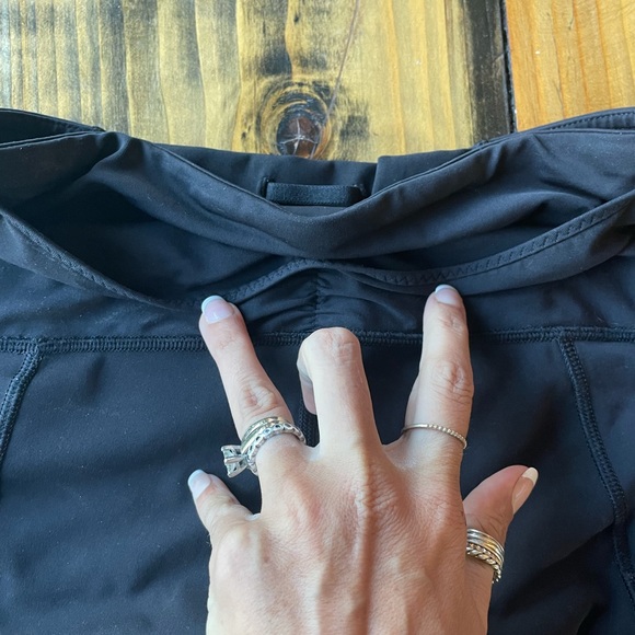 LULULEMON Capri size 6 - Picture 4 of 5